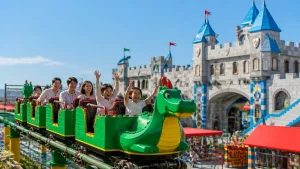 レゴランド名古屋のアトラクション待ち時間は短い？平日・休日・繁忙期の目安と攻略法のアイキャッチ画像
