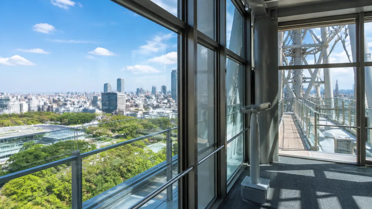 スカイデッキとスカイバルコニー、2つの展望フロアの違いの解説画像