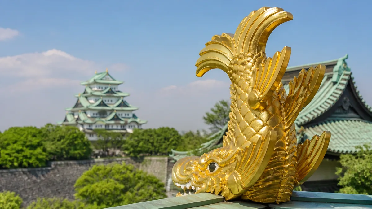 本物の金鯱は今どこにある?天守閣閉館中でも見られる角度の解説画像