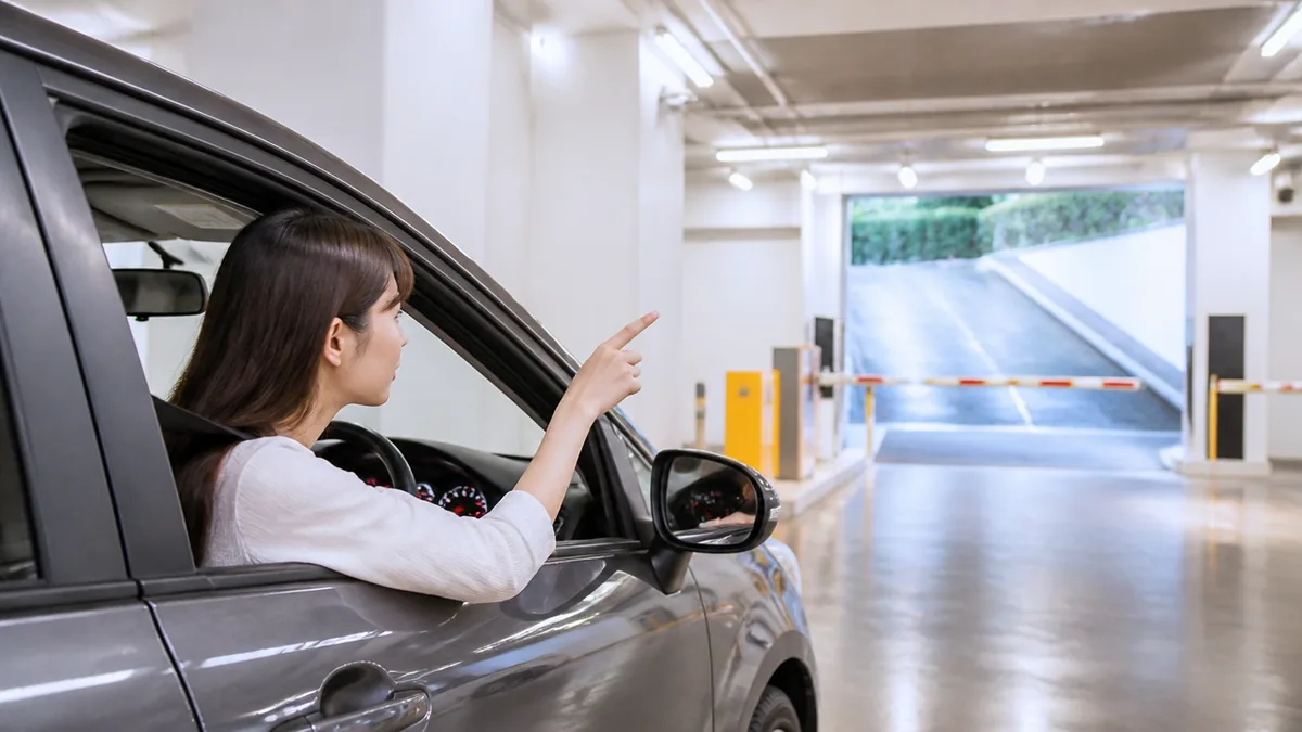 車で行くならエスカ駐車場の料金と「出せない時間」を先に確認の解説画像